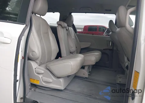 2013 Toyota Sienna Limited V6 7 Passenger/Xle V6 7 Passenger Auto Access Seat/Xle V6 8 Passenger z USA, uszkodzony, nr VIN 5TDYK3DC3DS384281